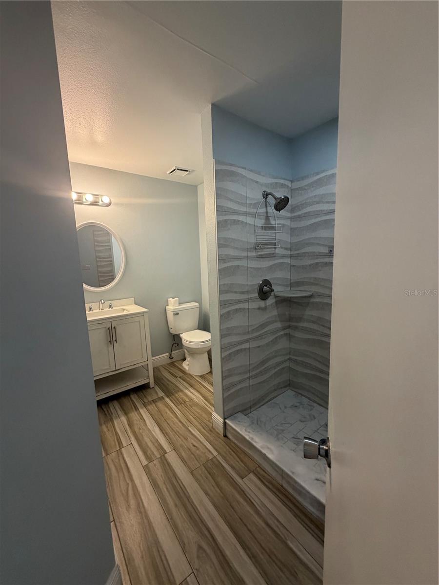 SHEFFIELD AT LAKESIDE EST PH 2 - Residential Lease