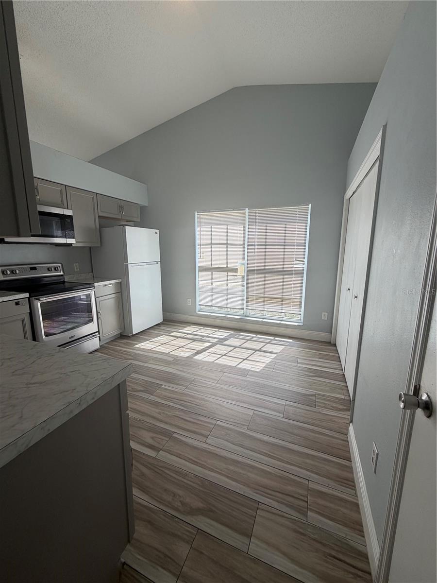 SHEFFIELD AT LAKESIDE EST PH 2 - Residential Lease