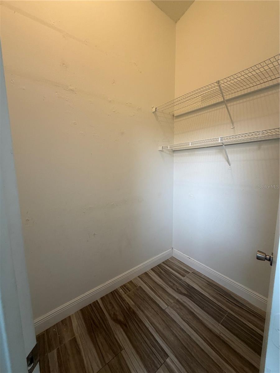 SHEFFIELD AT LAKESIDE EST PH 2 - Residential Lease