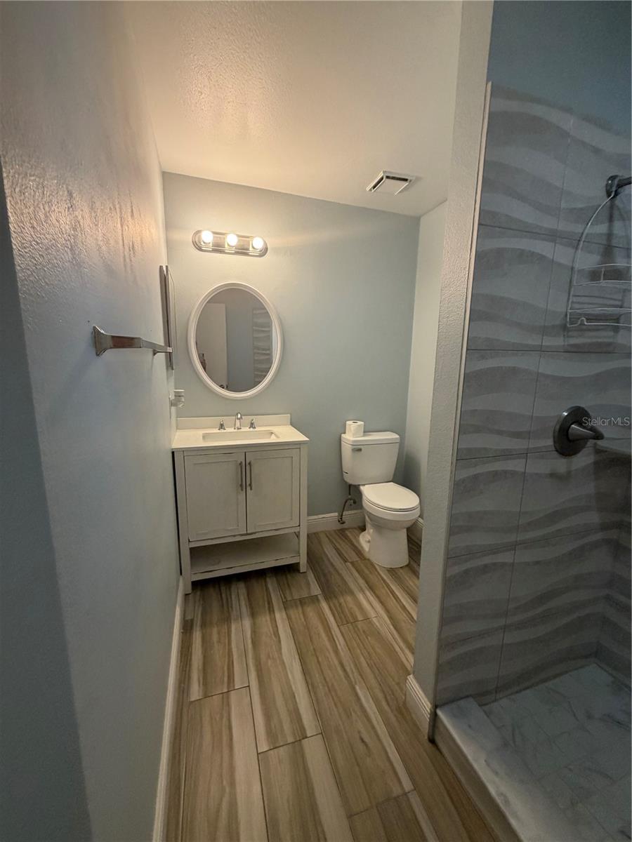 SHEFFIELD AT LAKESIDE EST PH 2 - Residential Lease