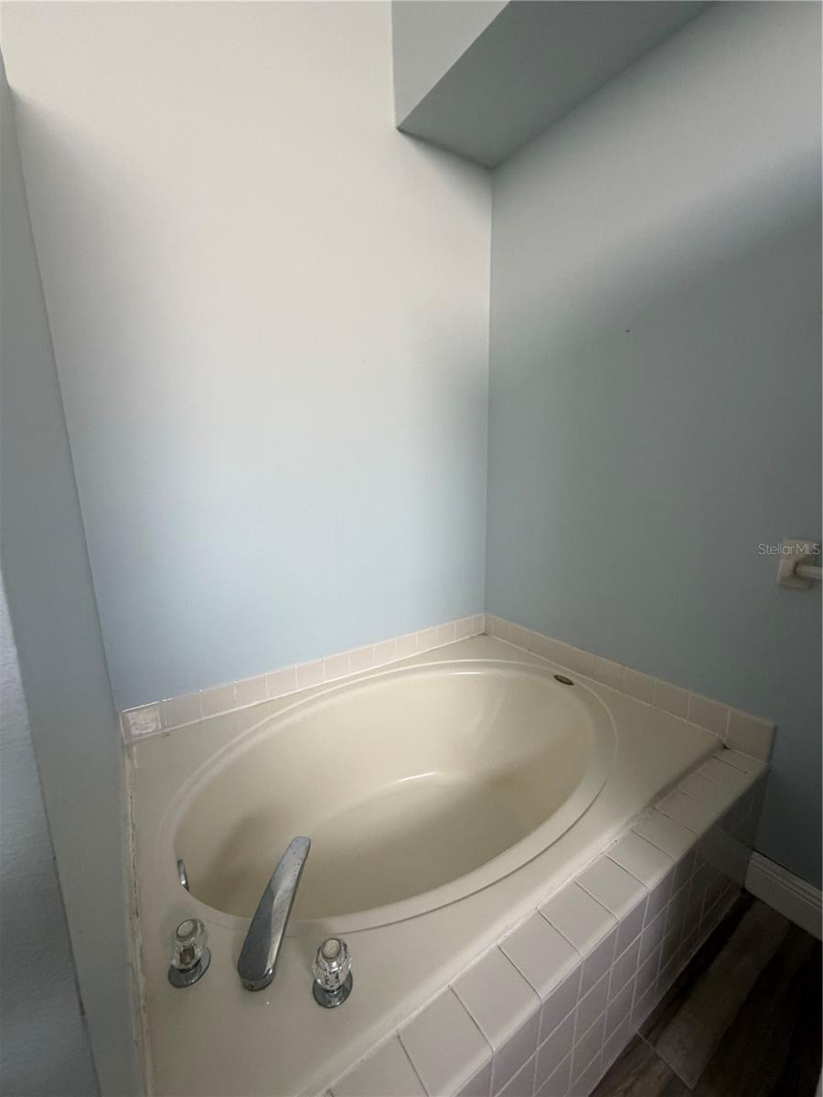 SHEFFIELD AT LAKESIDE EST PH 2 - Residential Lease