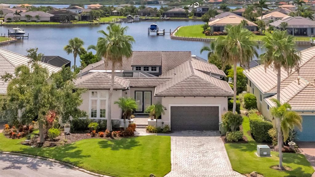 Photo of 1103 Kestrel Court, Bradenton, FL 34208 (MLS # A4658401)