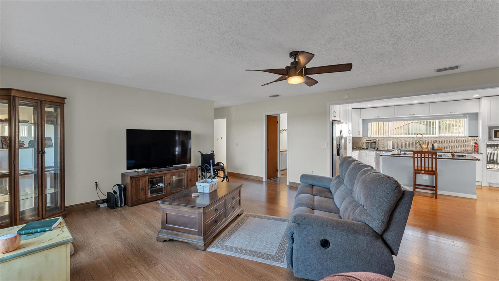 3120 SHADY OAK DRIVE E