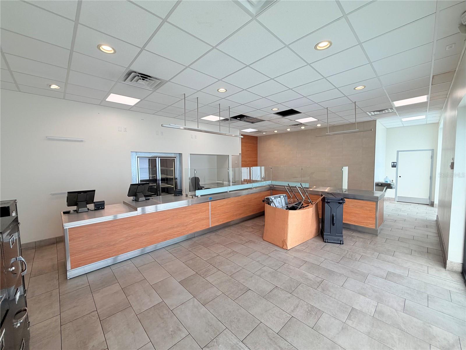 BELLEVIEW - Commercial Lease