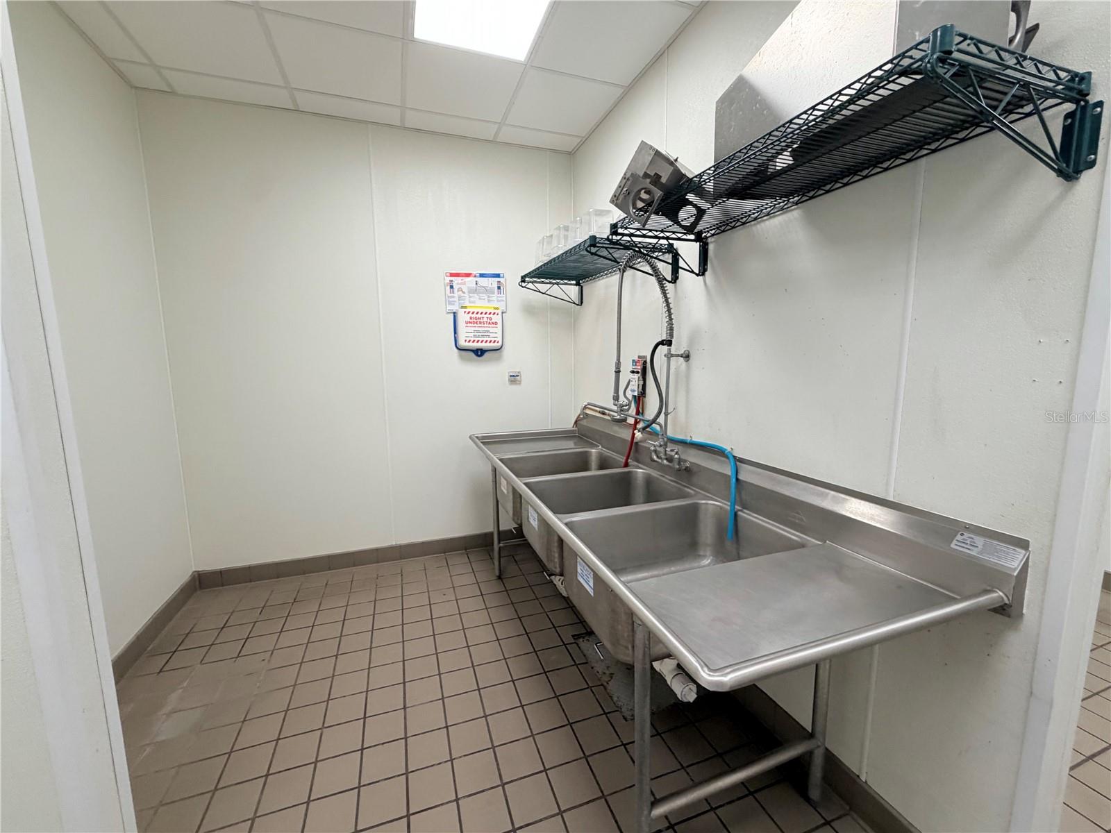 BELLEVIEW - Commercial Lease