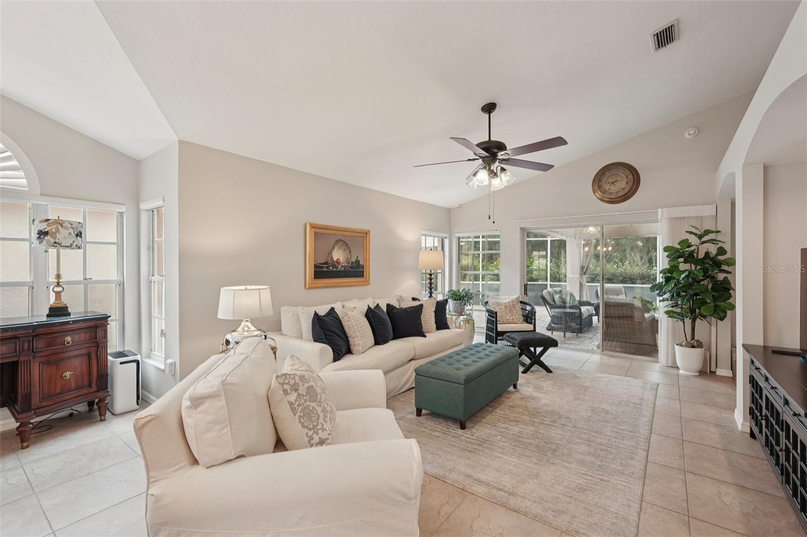 3854 LYNDHURST COURT