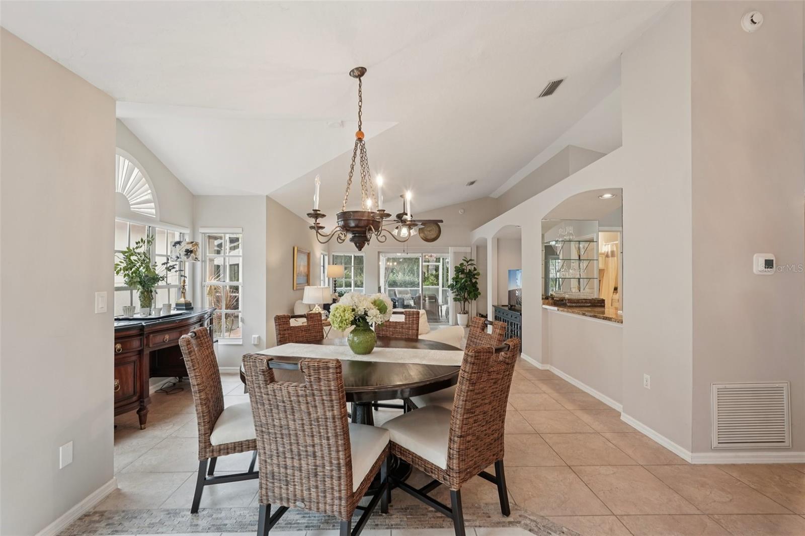 3854 LYNDHURST COURT
