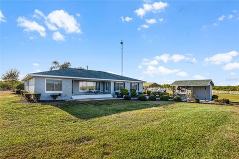 A home in LAKE WALES