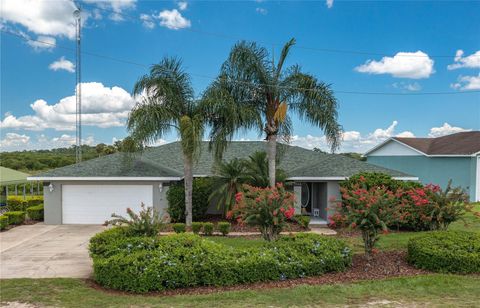 A home in LAKE WALES