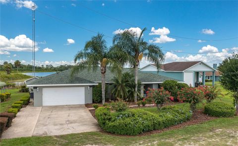 A home in LAKE WALES