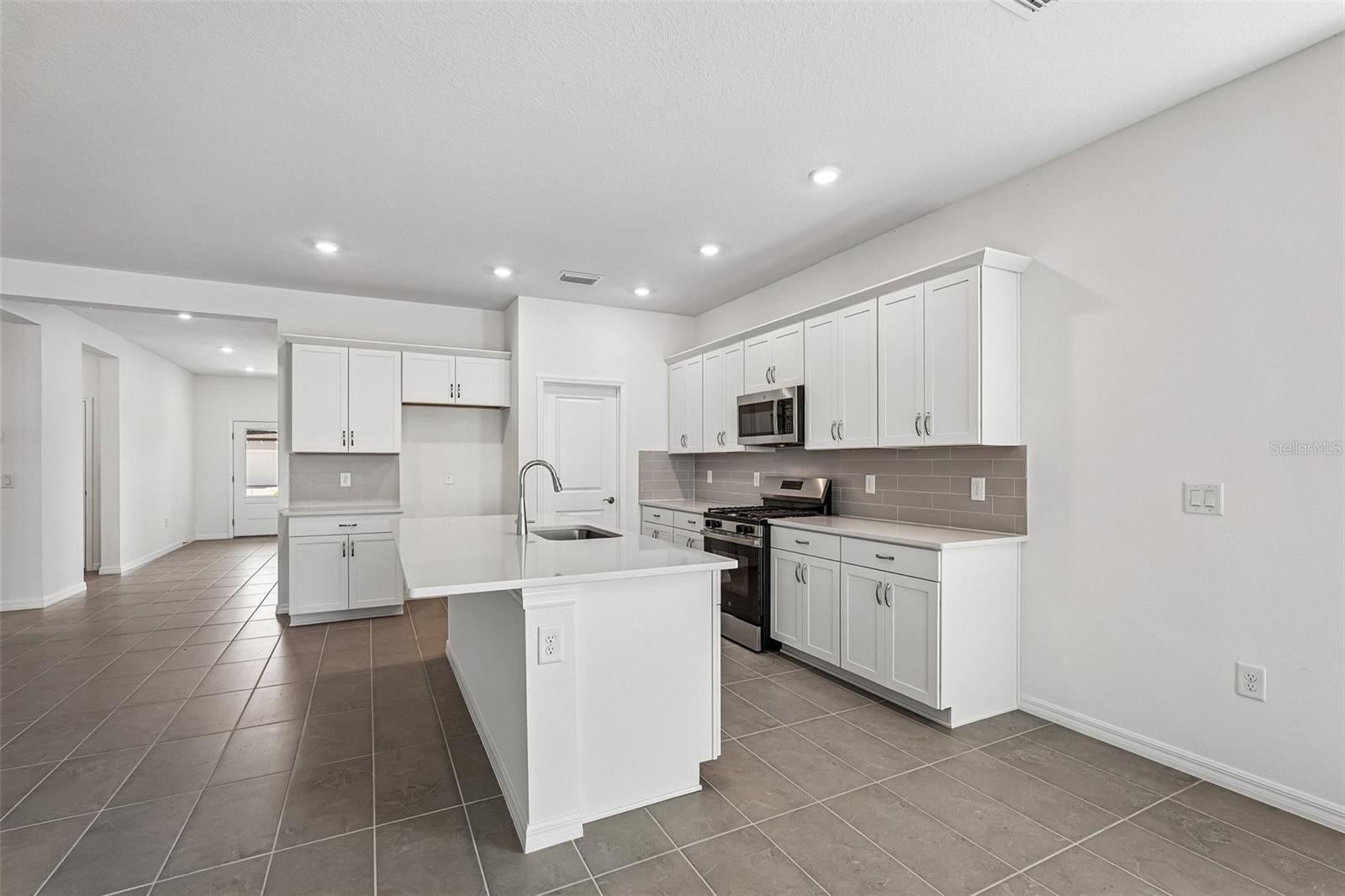 8713 CANARD COVE