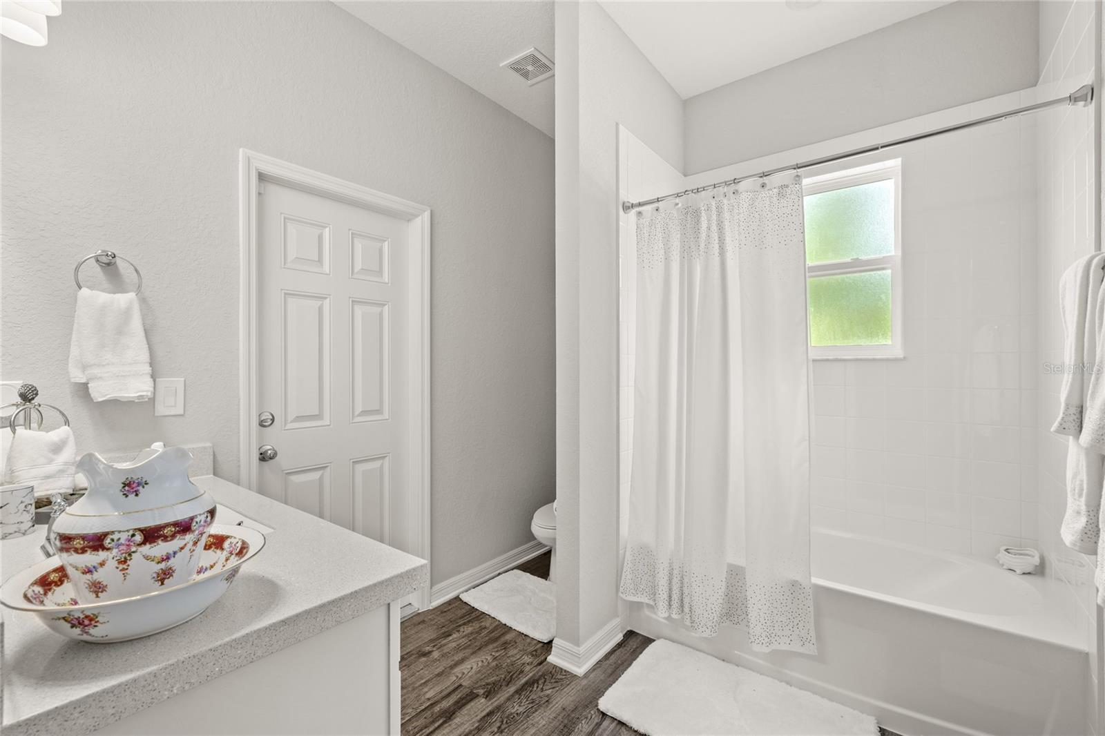 SUMMERCREST - Residential