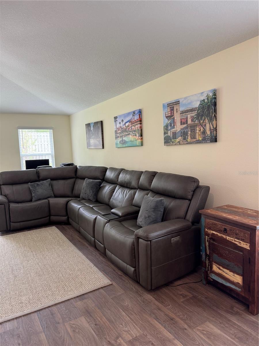 RAVENSWOOD VILLAGE - Residential