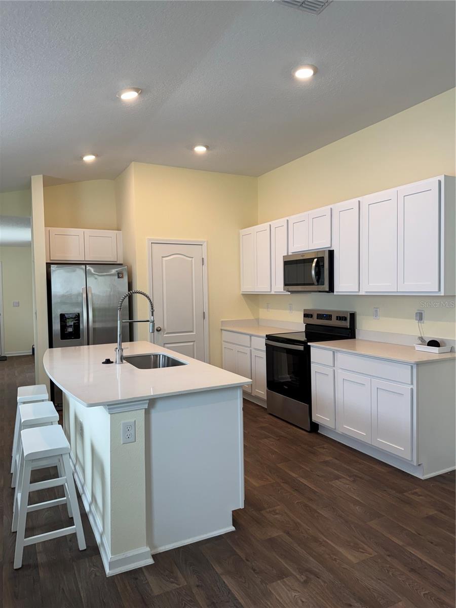 RAVENSWOOD VILLAGE - Residential