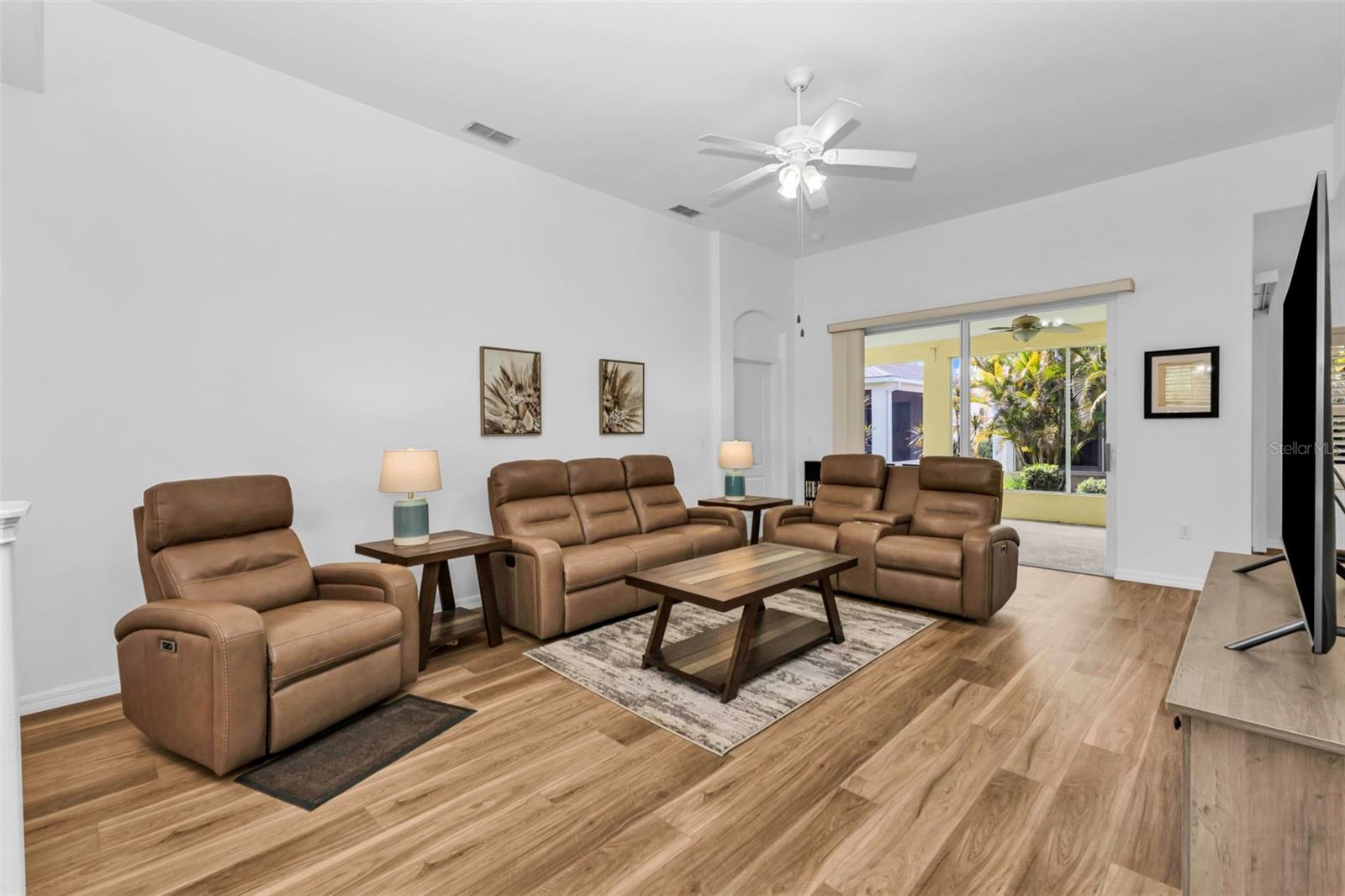 KINGS GATE PH 05 - Residential