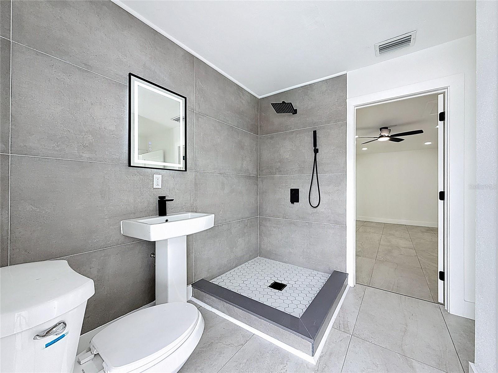 SOUTH CSWY ISLE 2ND ADD - Residential Lease