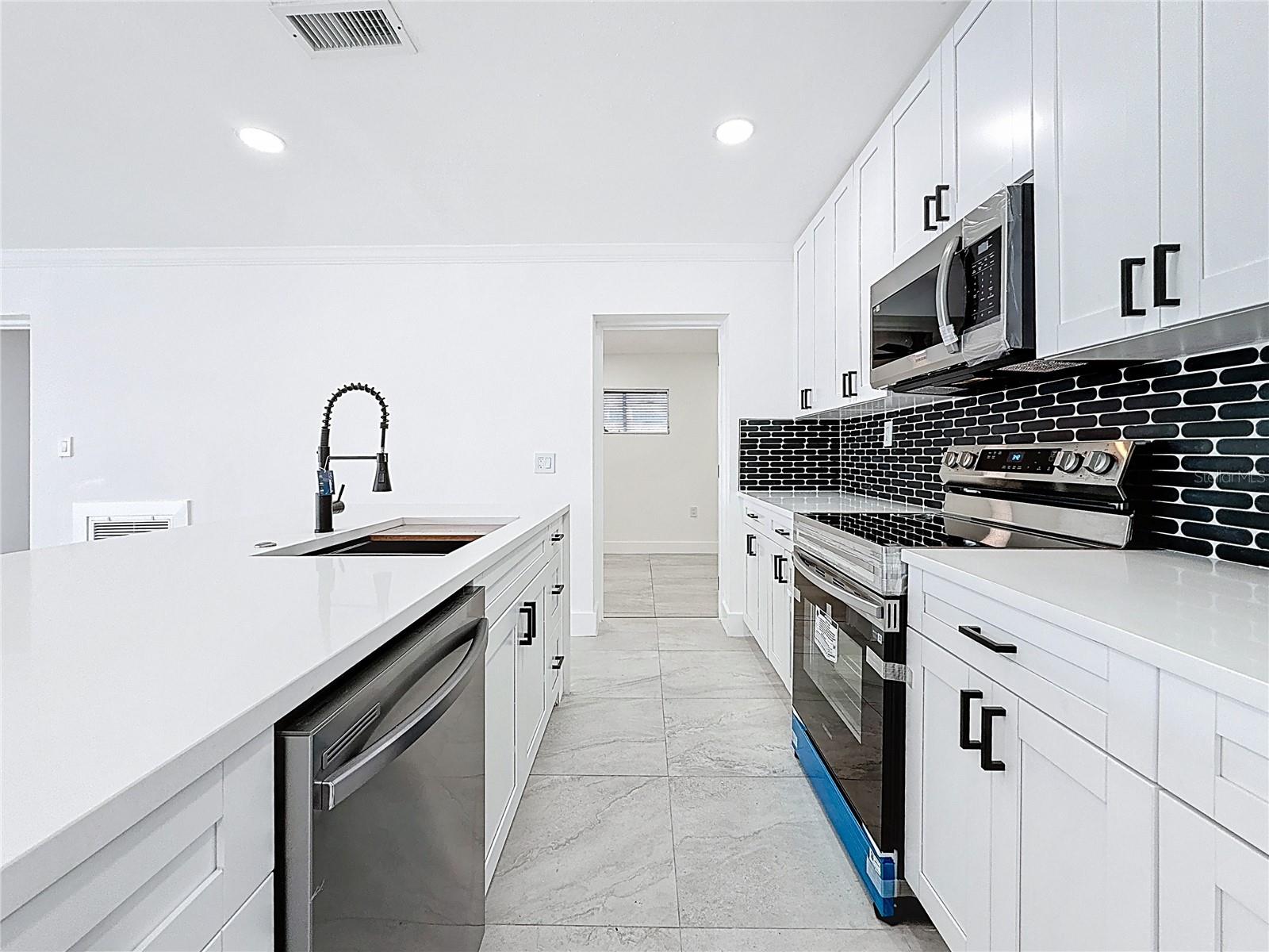 SOUTH CSWY ISLE 2ND ADD - Residential Lease