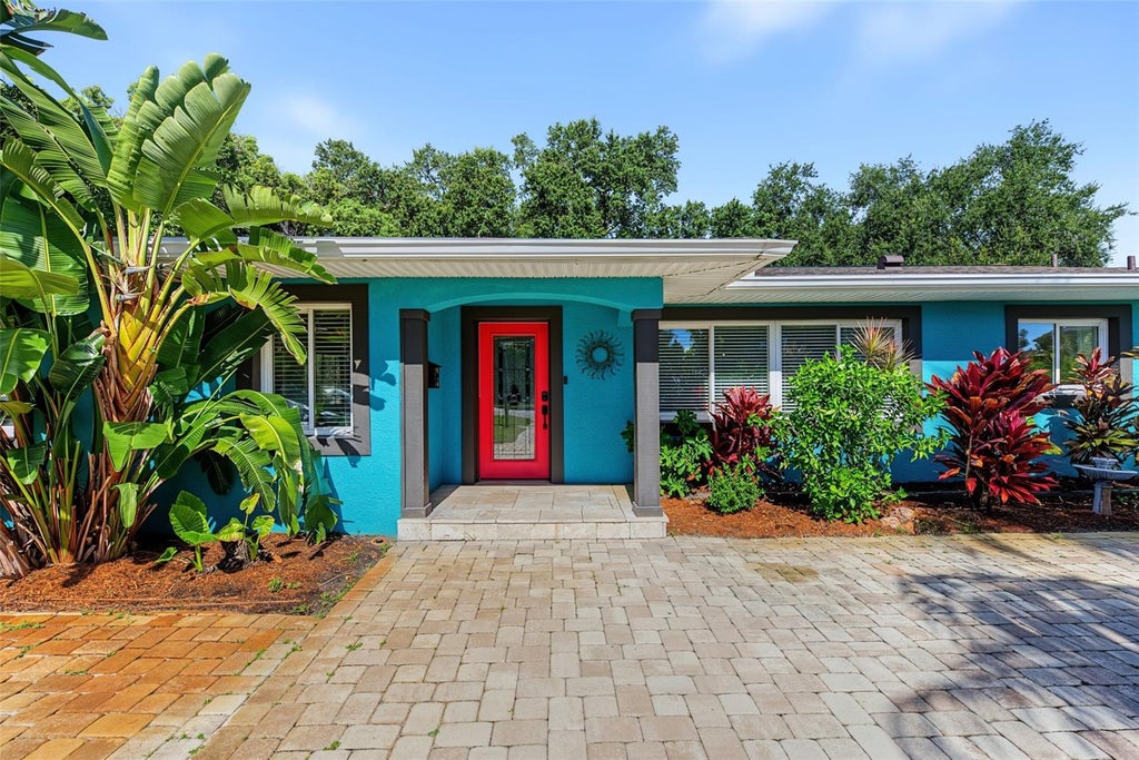 Photo of 1616 Indian Rocks Road, Belleair, FL 33756 (MLS # TB8548963)