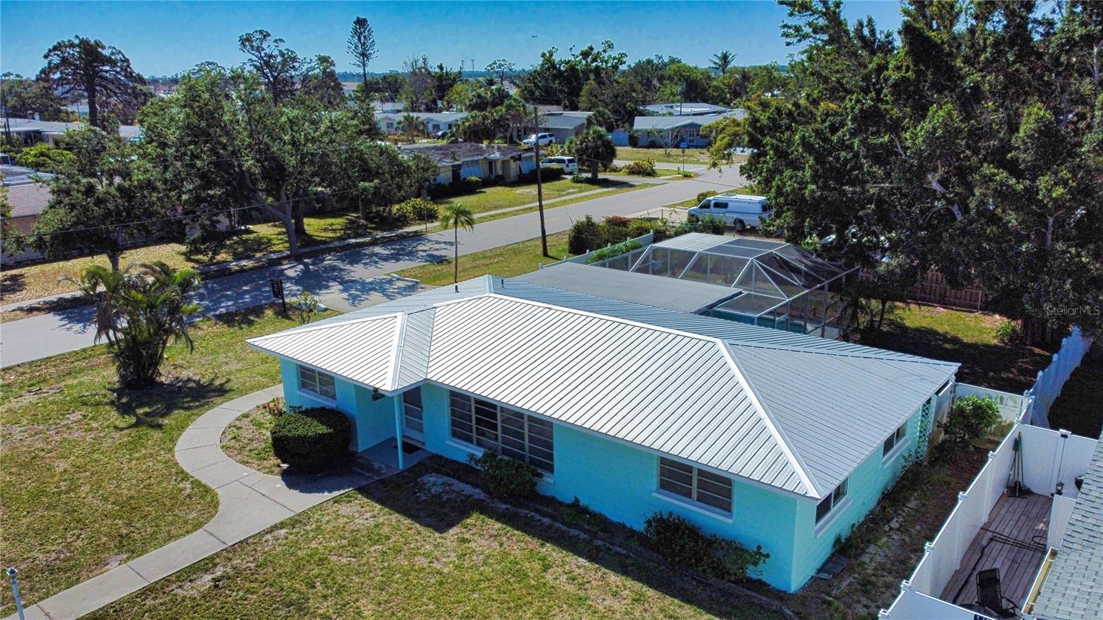 BEACH MANOR - Residential