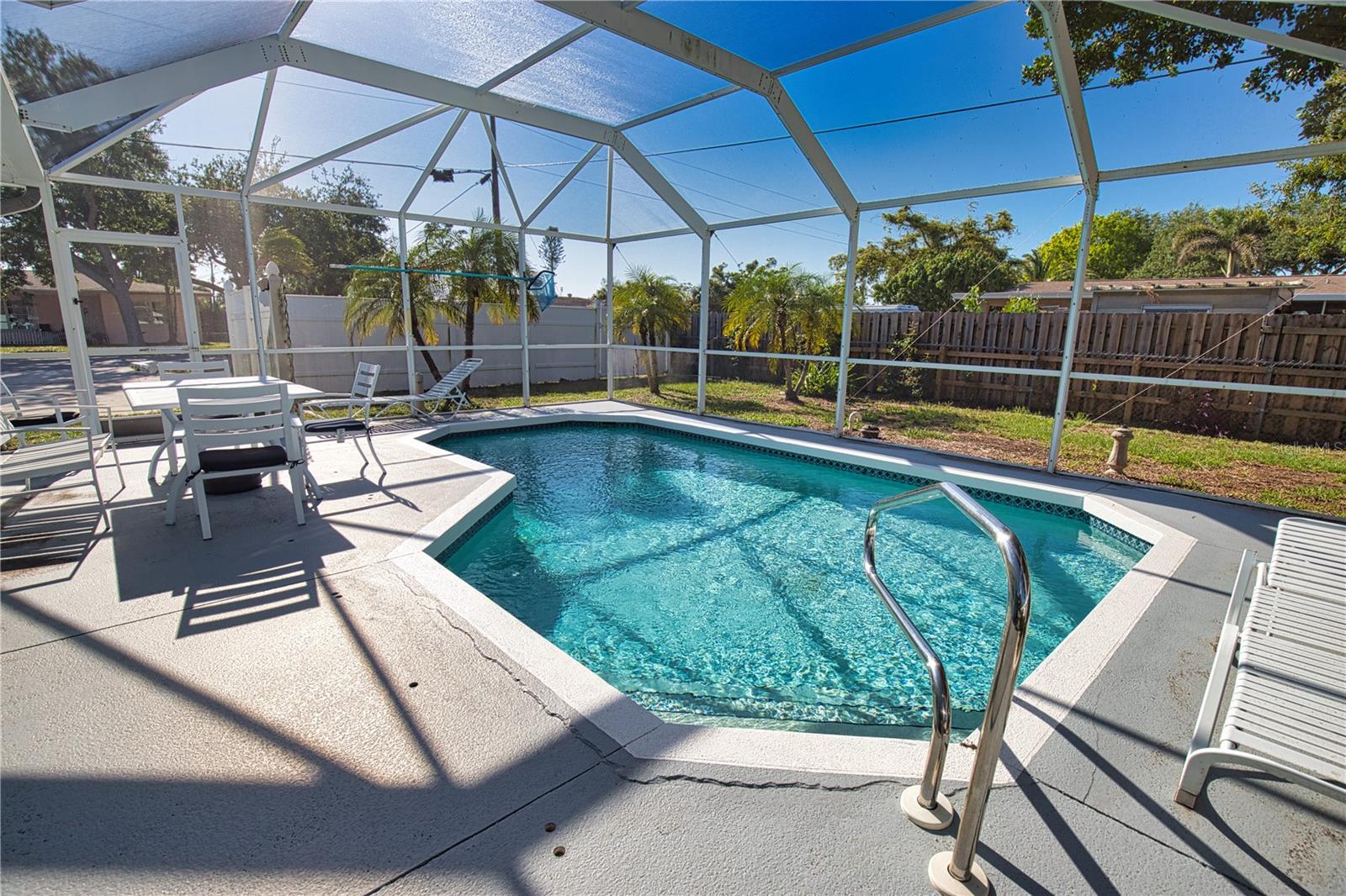 BEACH MANOR - Residential