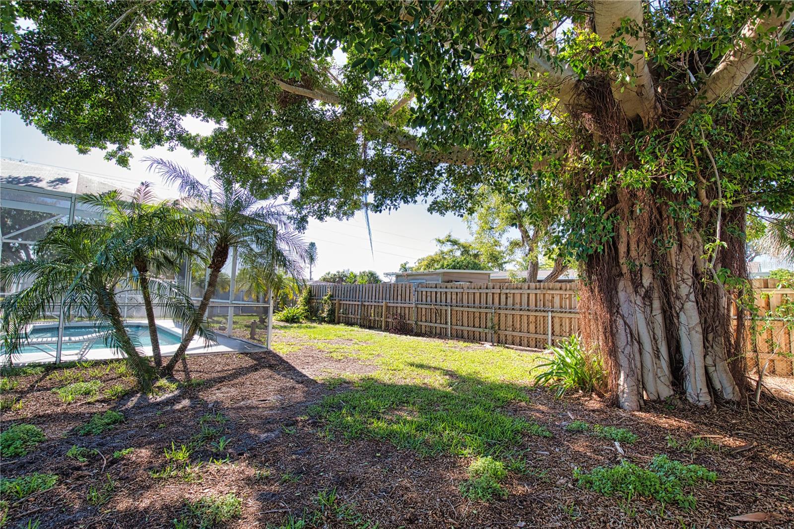 BEACH MANOR - Residential