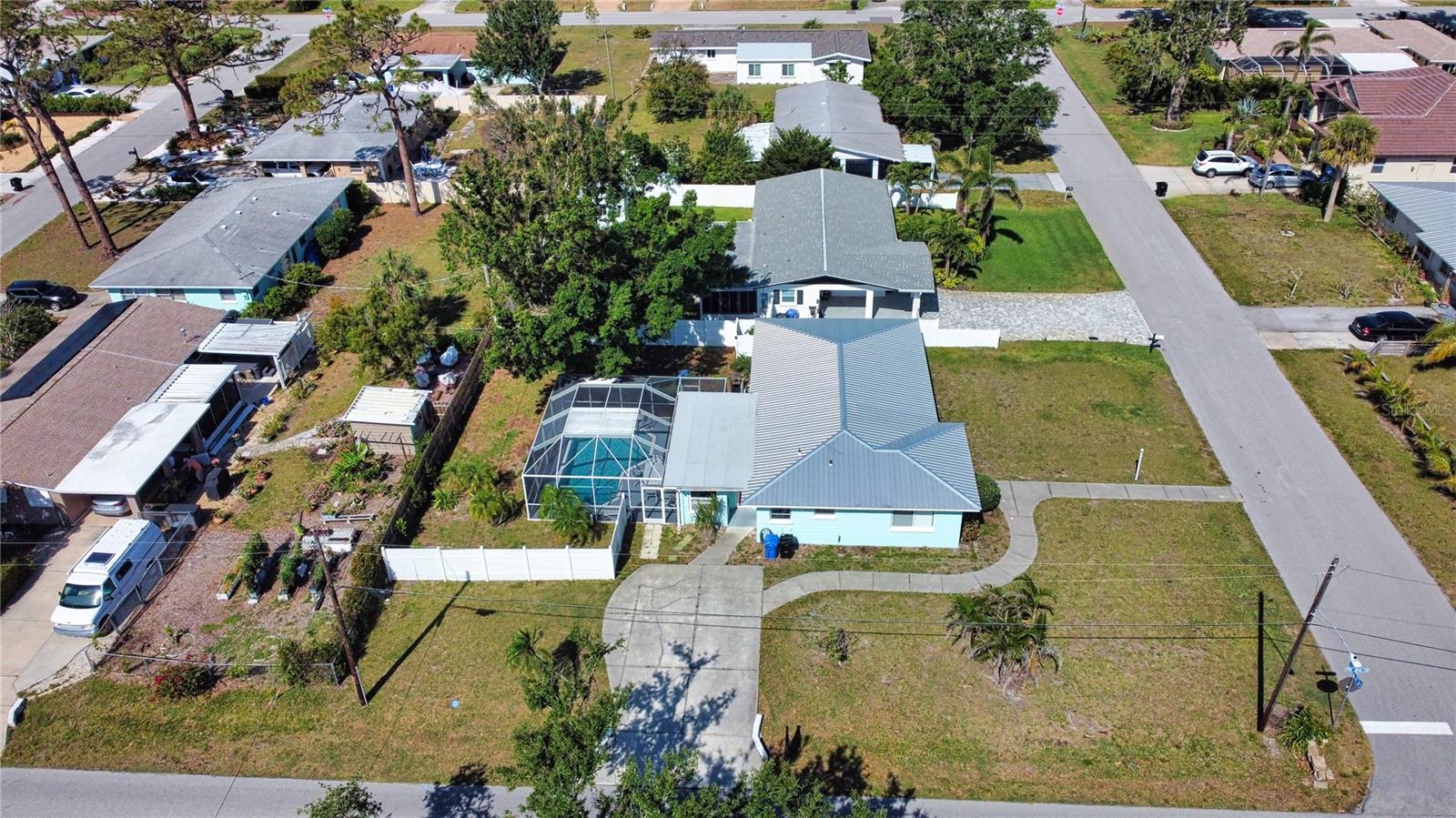 BEACH MANOR - Residential