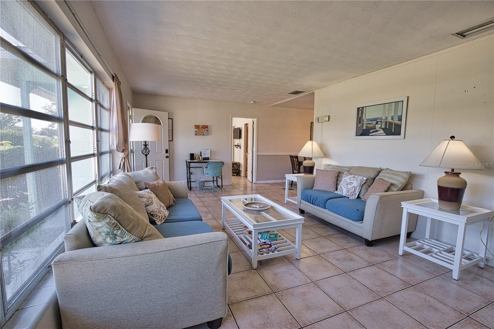 BEACH MANOR - Residential