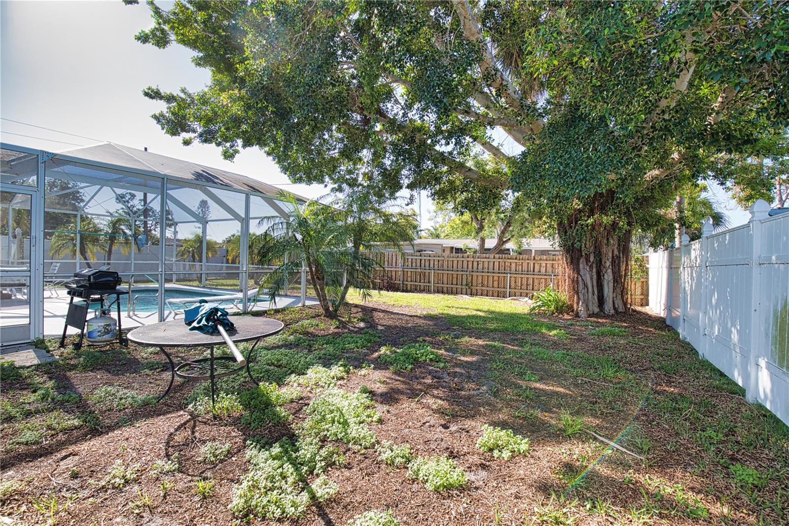 BEACH MANOR - Residential