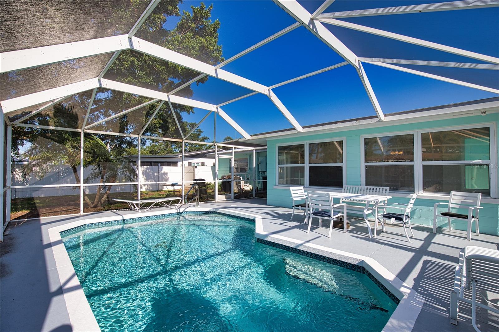 BEACH MANOR - Residential