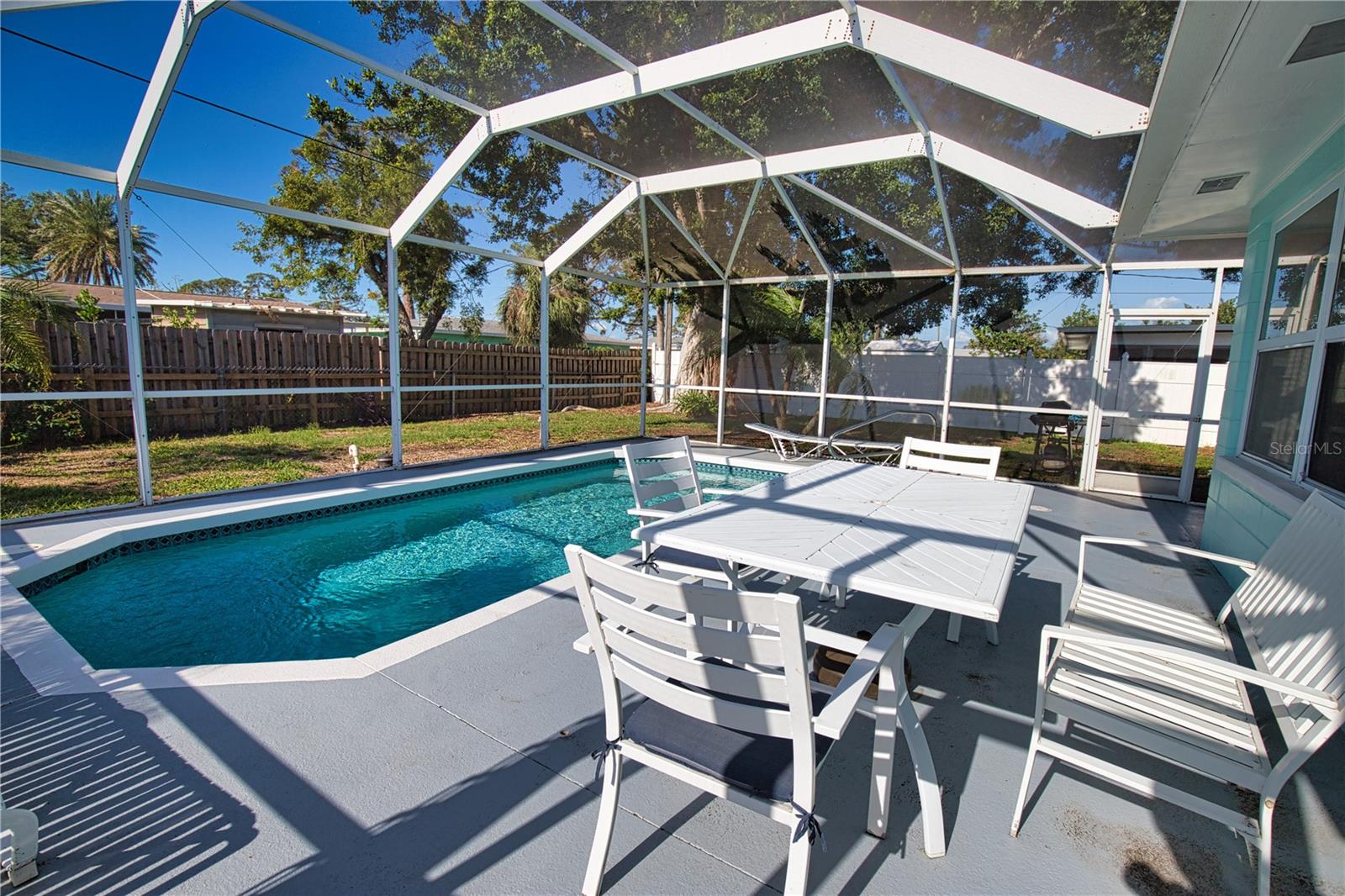 BEACH MANOR - Residential