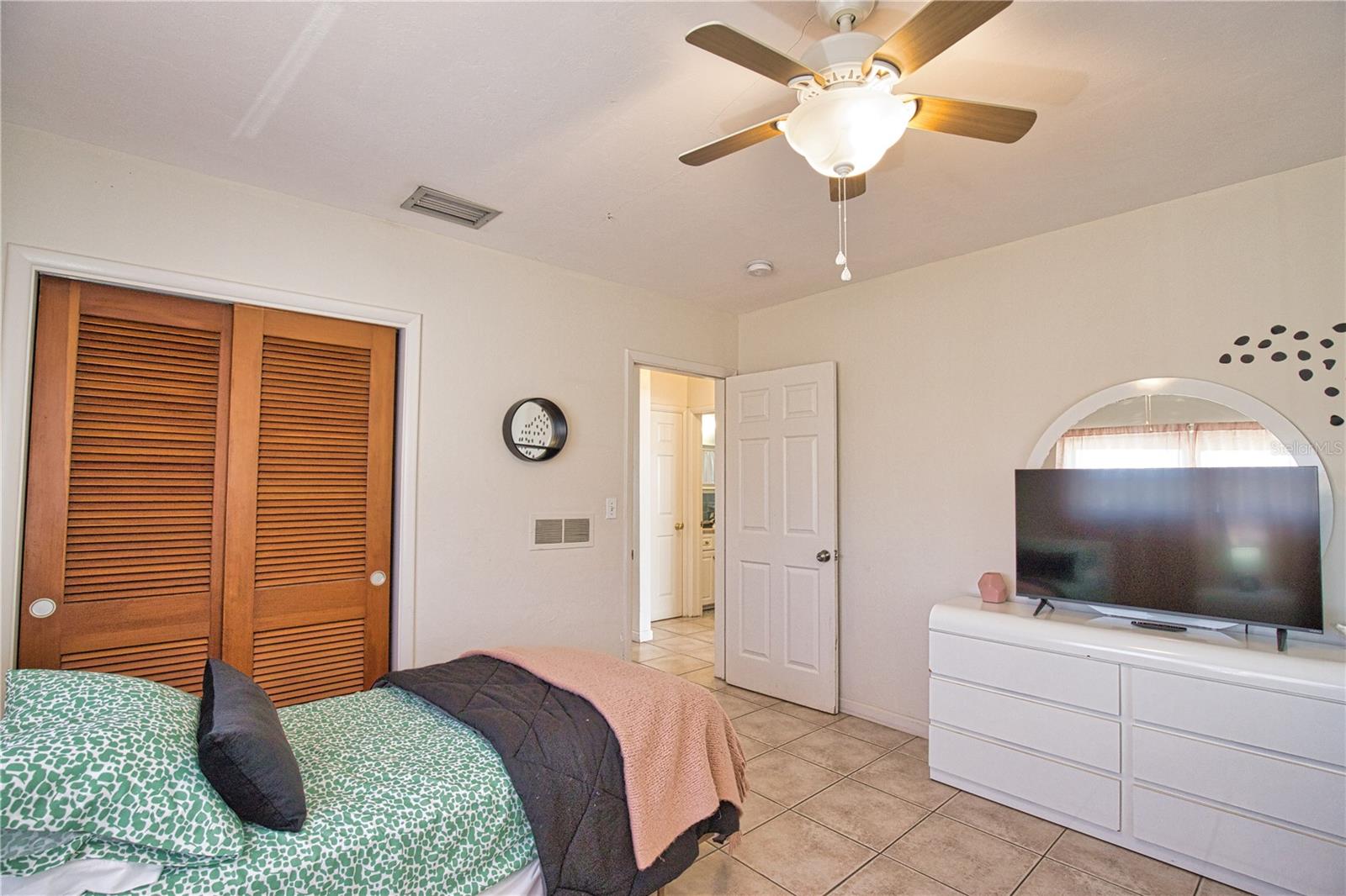 BEACH MANOR - Residential