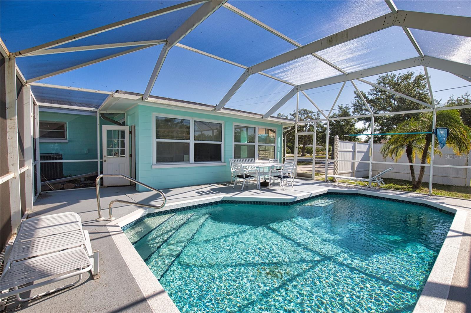 BEACH MANOR - Residential