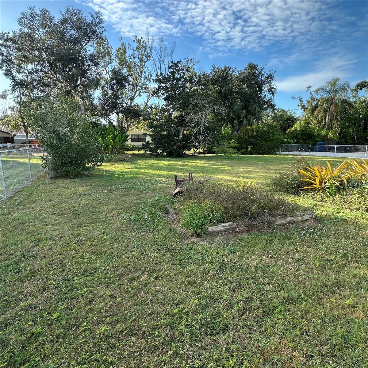 WOODLAWN LAKES - Residential