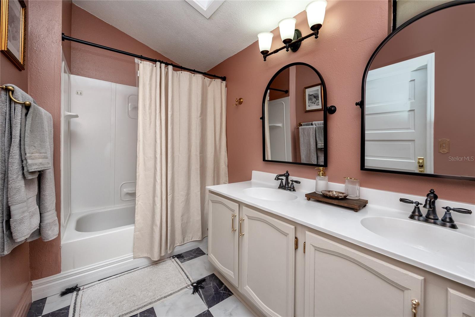 HAMPTON TERRACE - Residential