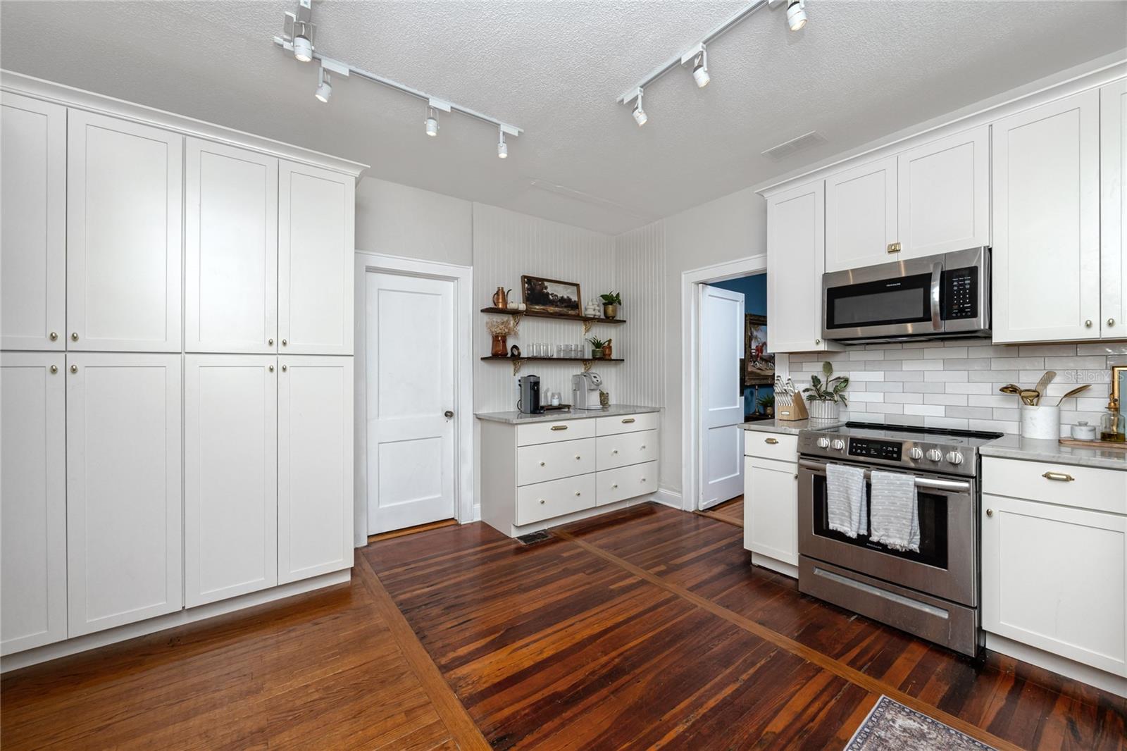 HAMPTON TERRACE - Residential