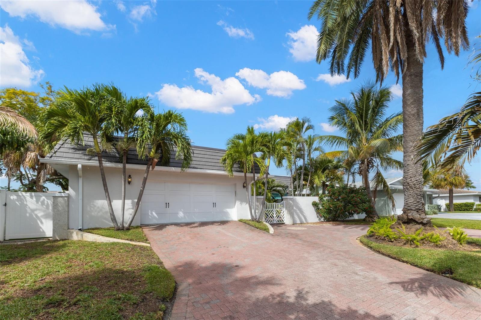 TIERRA VERDE - Residential