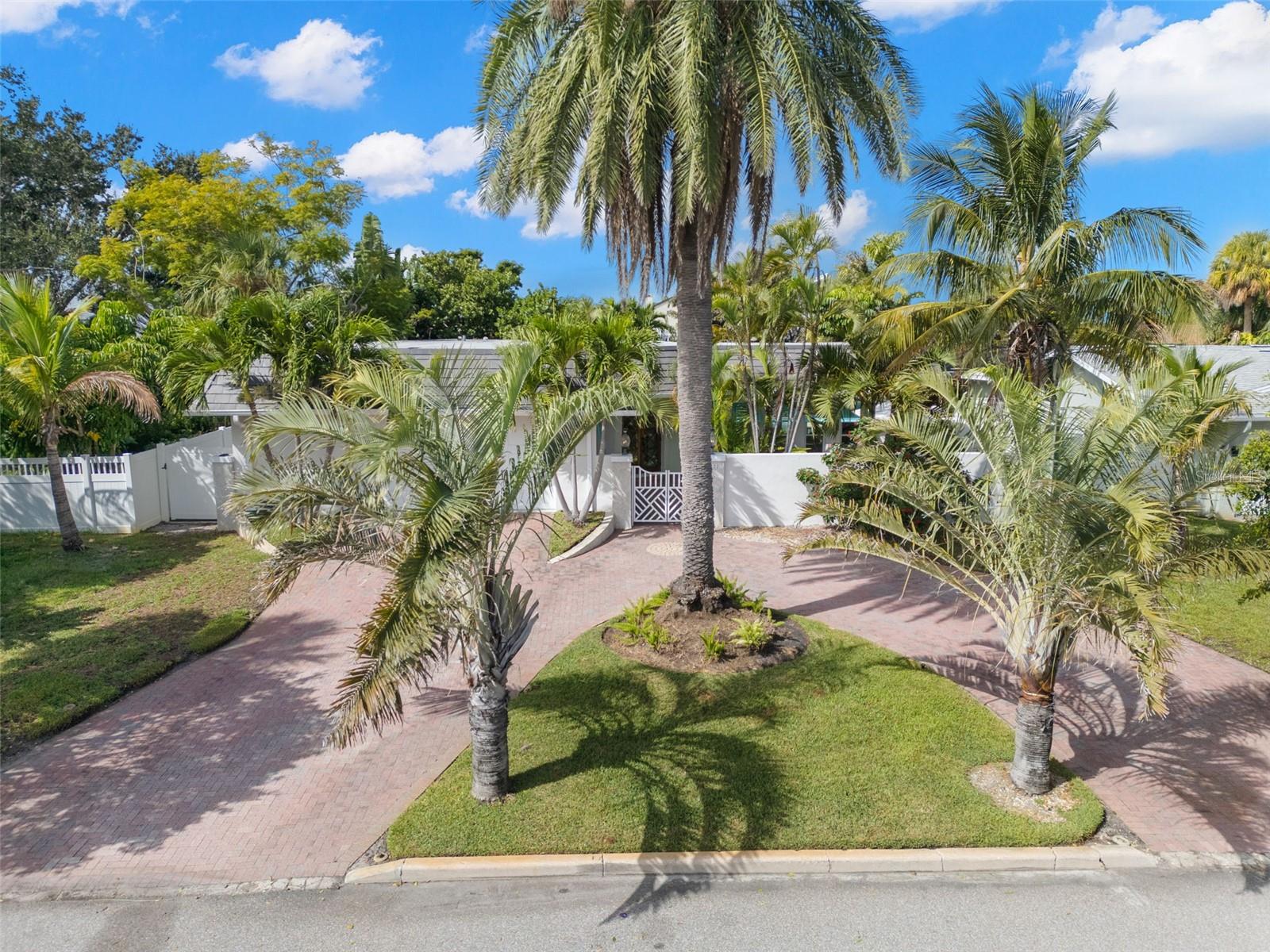 TIERRA VERDE - Residential