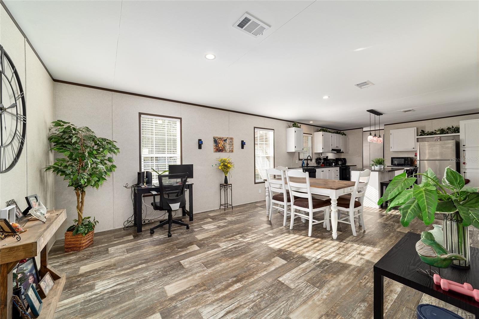 GREEN ACRES ST & GROVER CLEVELAND AREA - Residential