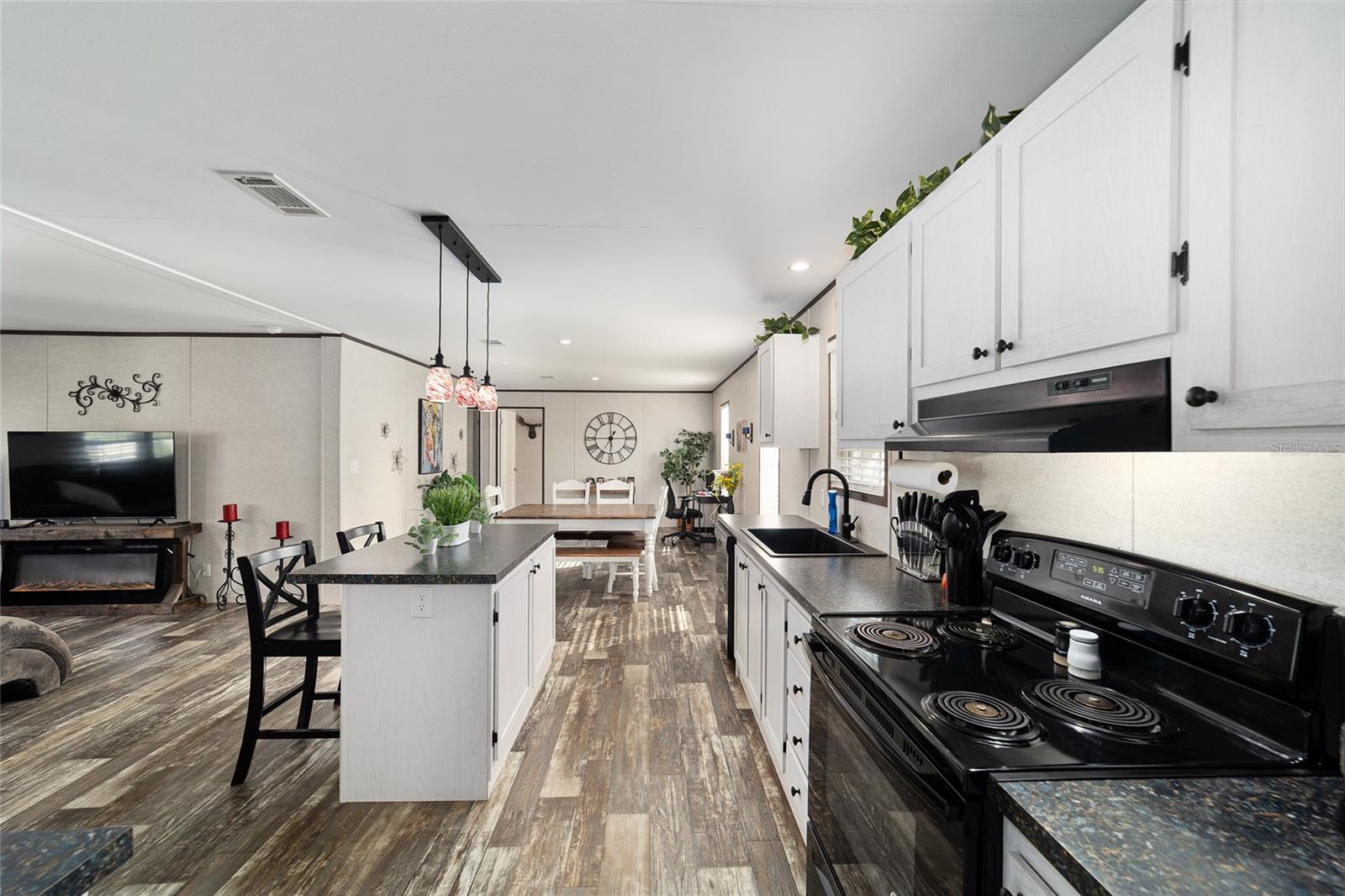 GREEN ACRES ST & GROVER CLEVELAND AREA - Residential