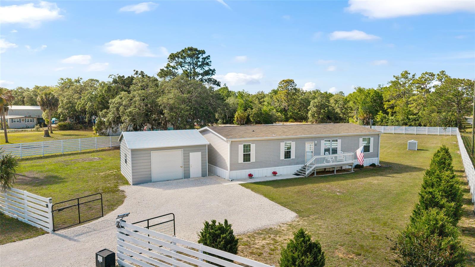 GREEN ACRES ST & GROVER CLEVELAND AREA - Residential
