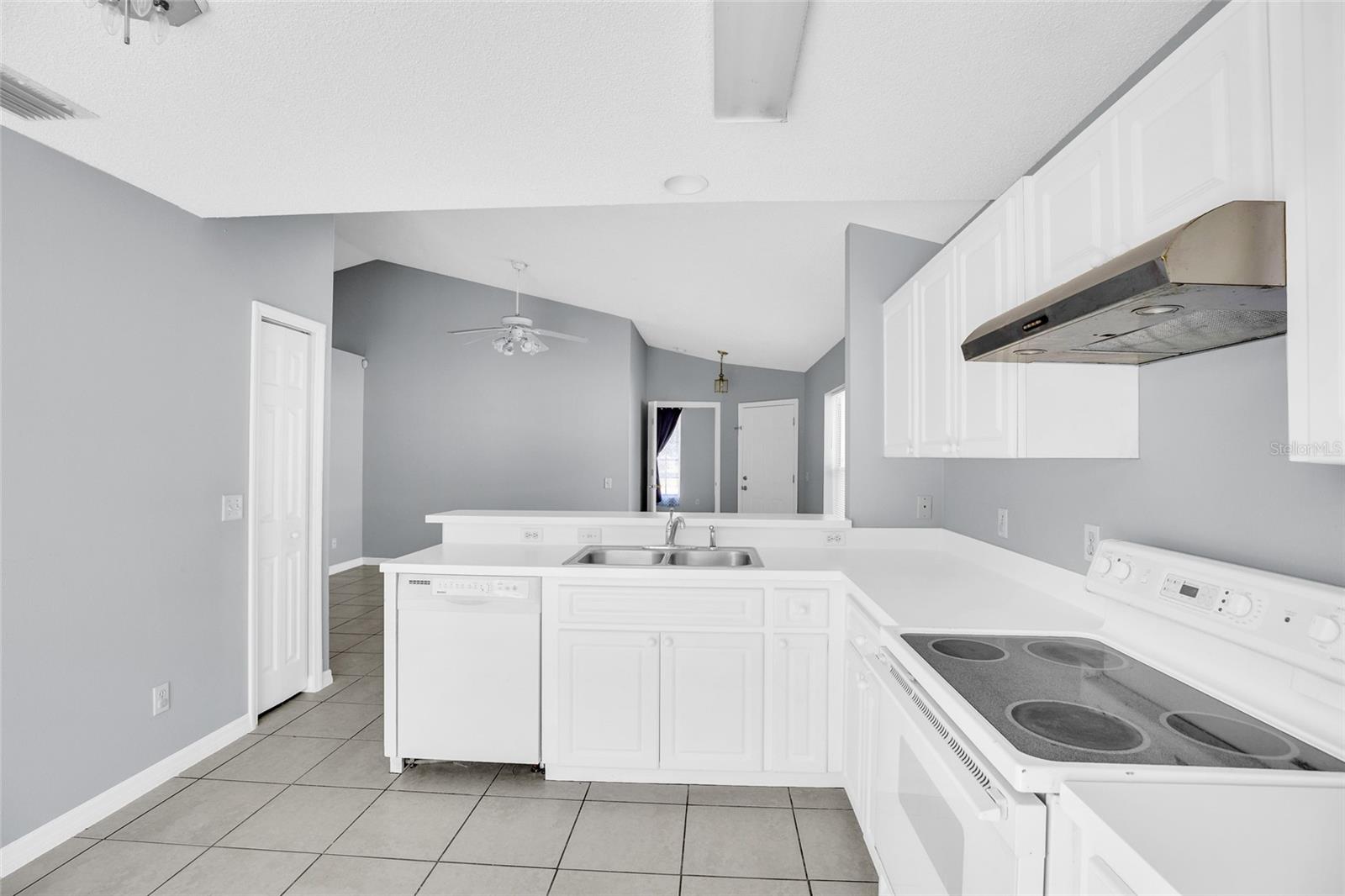 MARAVILLA GARDENS SUB - Residential