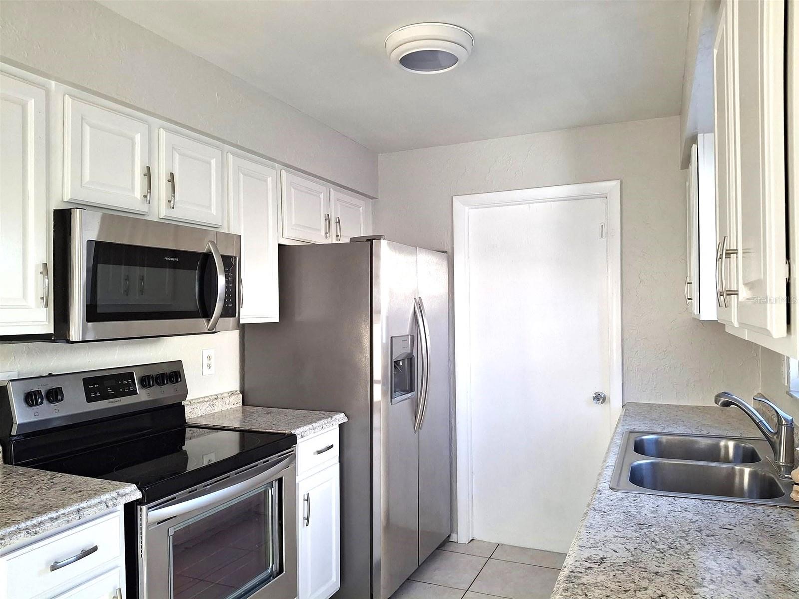 RIDGEWOOD MANOR - Residential Lease