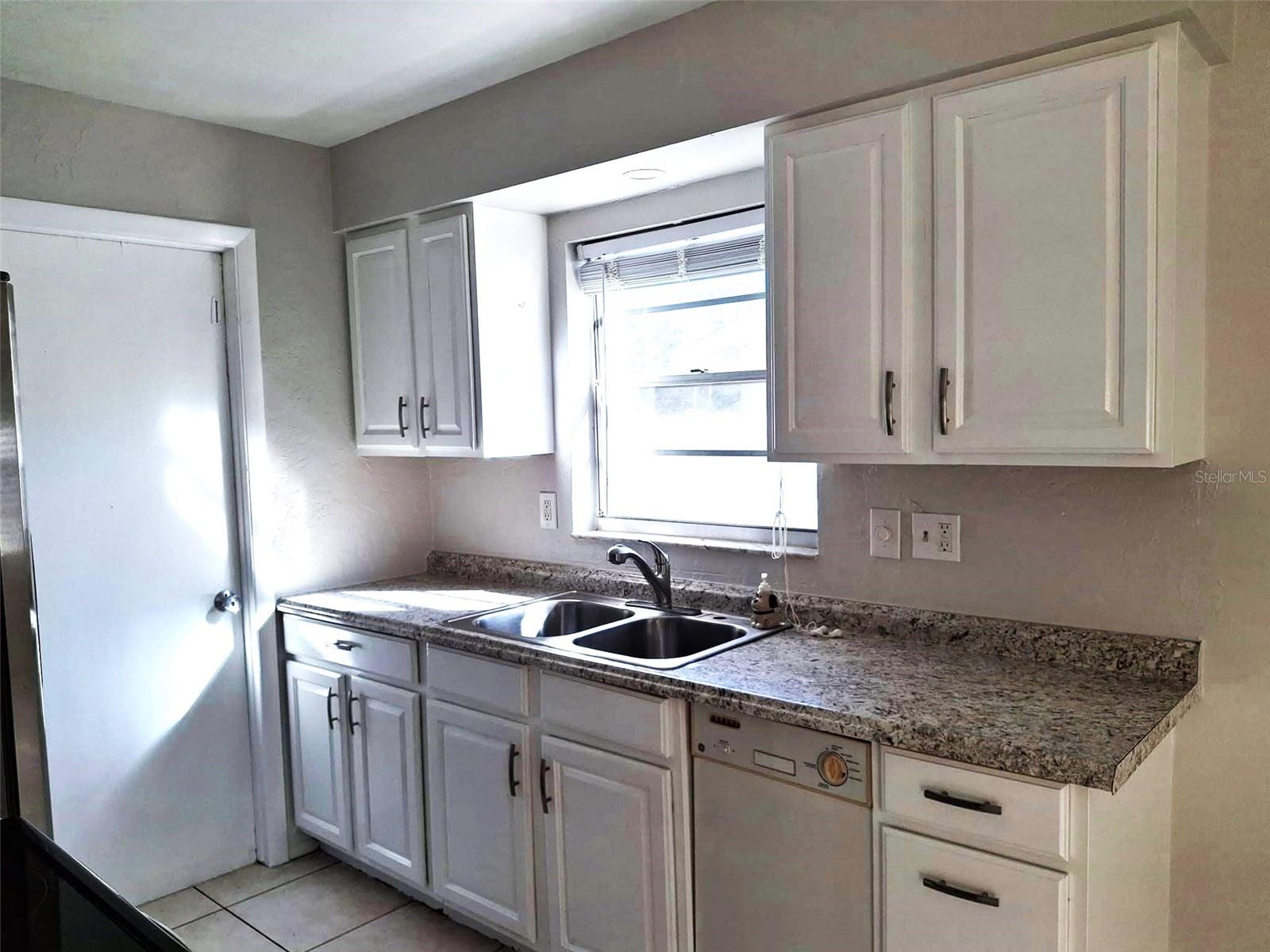 RIDGEWOOD MANOR - Residential Lease