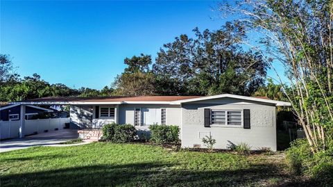 A home in WINTER HAVEN