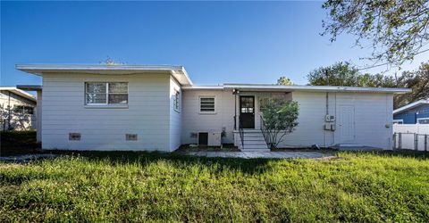 A home in WINTER HAVEN