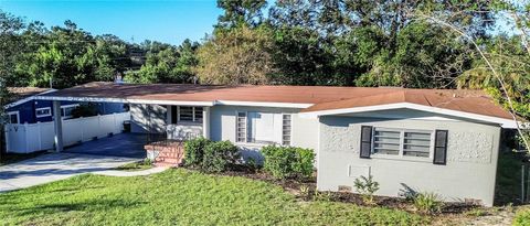 A home in WINTER HAVEN