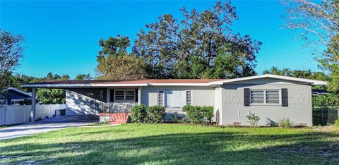 A home in WINTER HAVEN