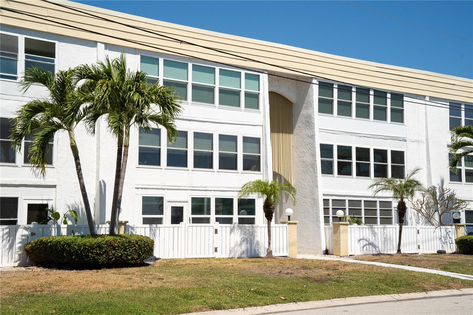 PENTHOUSE SHORES CONDO - Residential