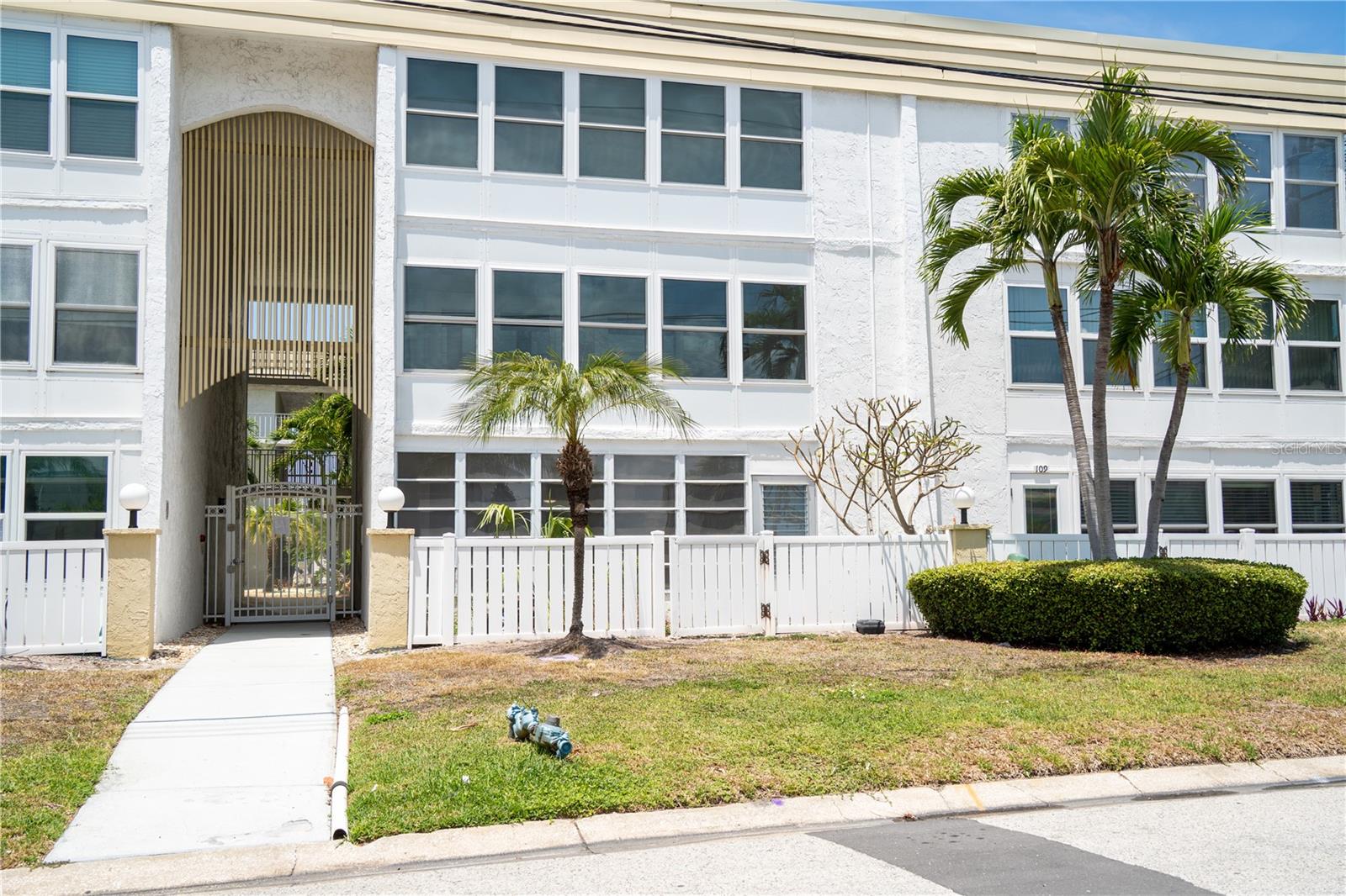 PENTHOUSE SHORES CONDO - Residential