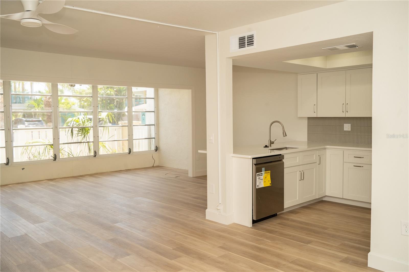PENTHOUSE SHORES CONDO - Residential